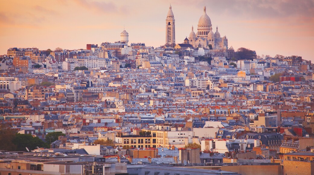 Basilica of the Sacred Heart of Jesus (Basilique du Sacré-Cœur) and Montmarte in Paris