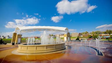 Alton featuring a fountain
