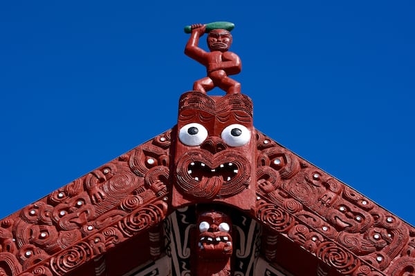 Whakarewarewa Thermal Reserve showing art and indigenous culture