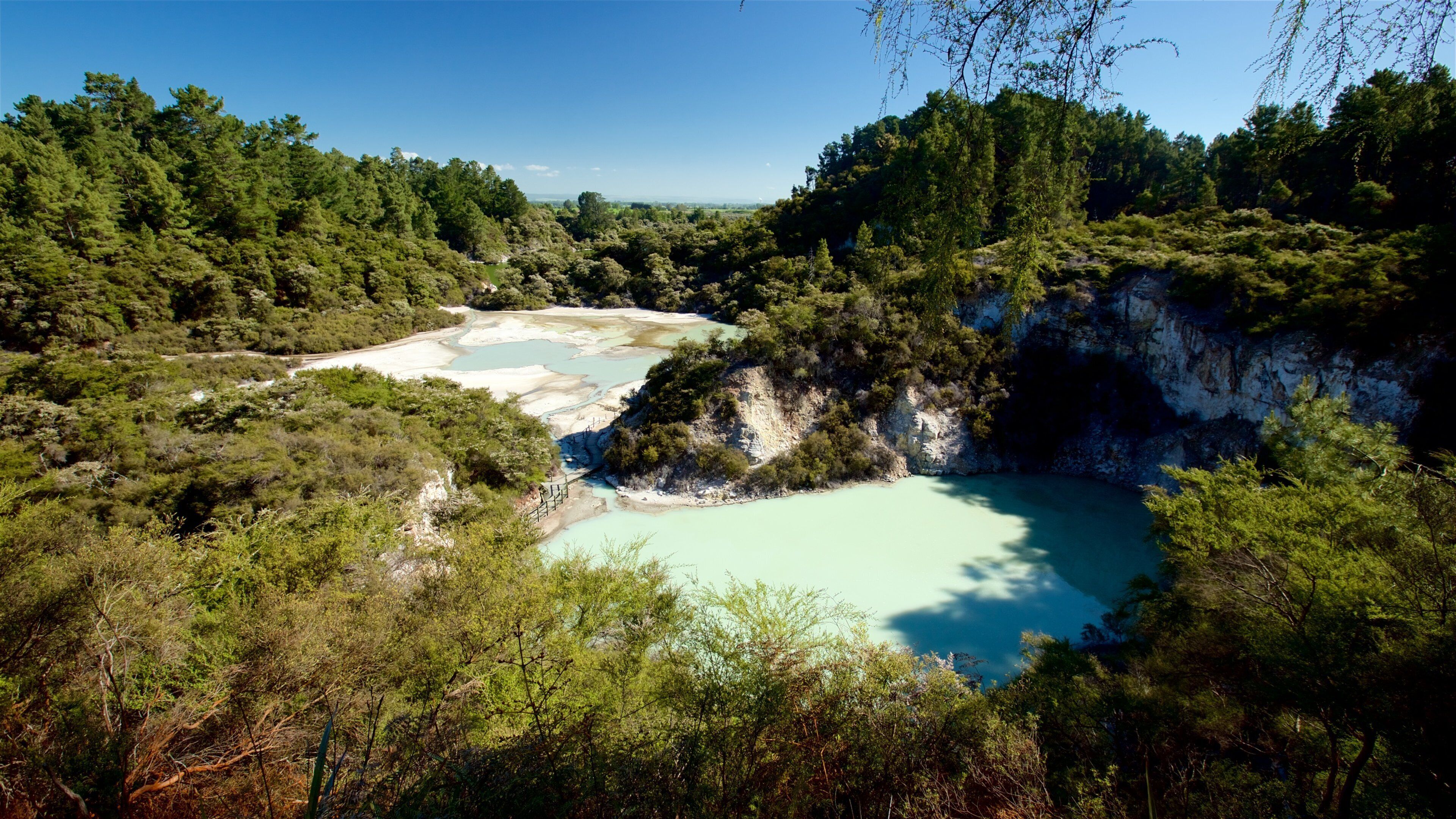 Wai-O-Tapu Thermal Wonderland bevat een warmwaterbron en vredige uitzichten