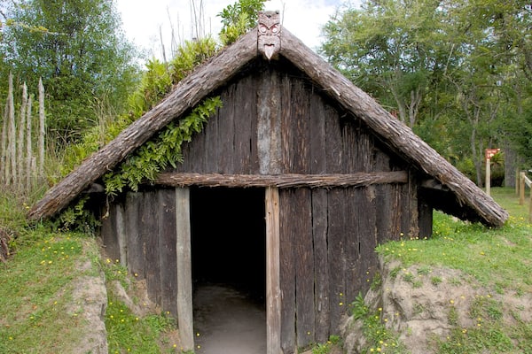Buried Village som viser kulturarvsgenstande og en park