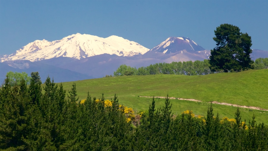 Craters of the Moon which includes landscape views, tranquil scenes and mountains