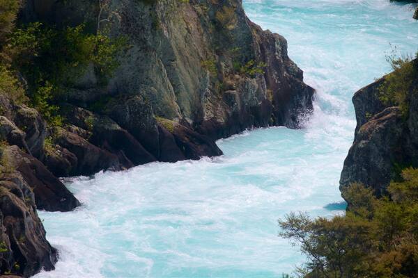 Aratiatia Rapids mostrando córrego e um rio ou córrego