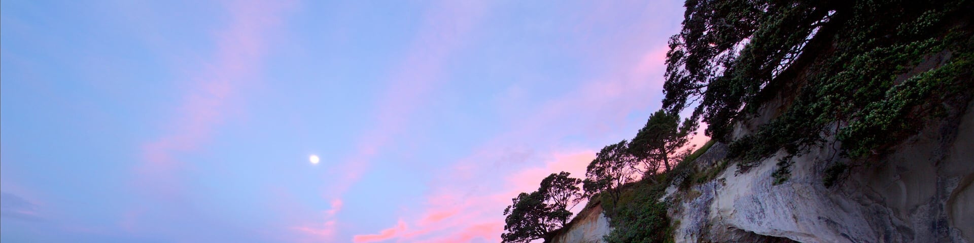 Shakespeare Lookout which includes rocky coastline, a beach and a bay or harbor