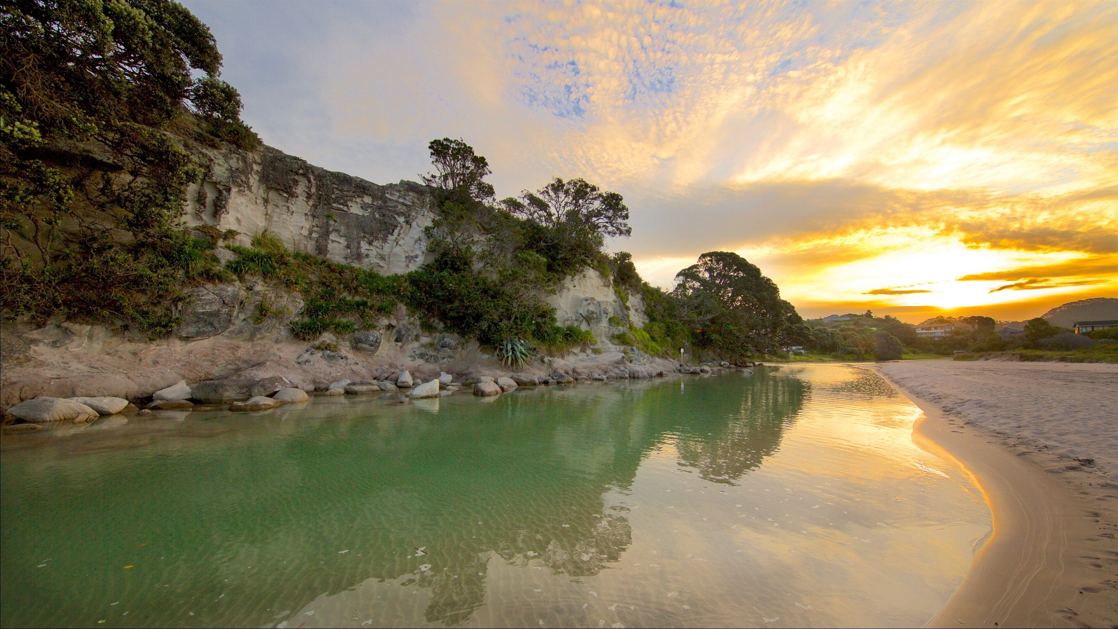 ハヘイ ビーチ フィーチャー 夕焼け, 湾岸あるいはハーバー と 砂浜