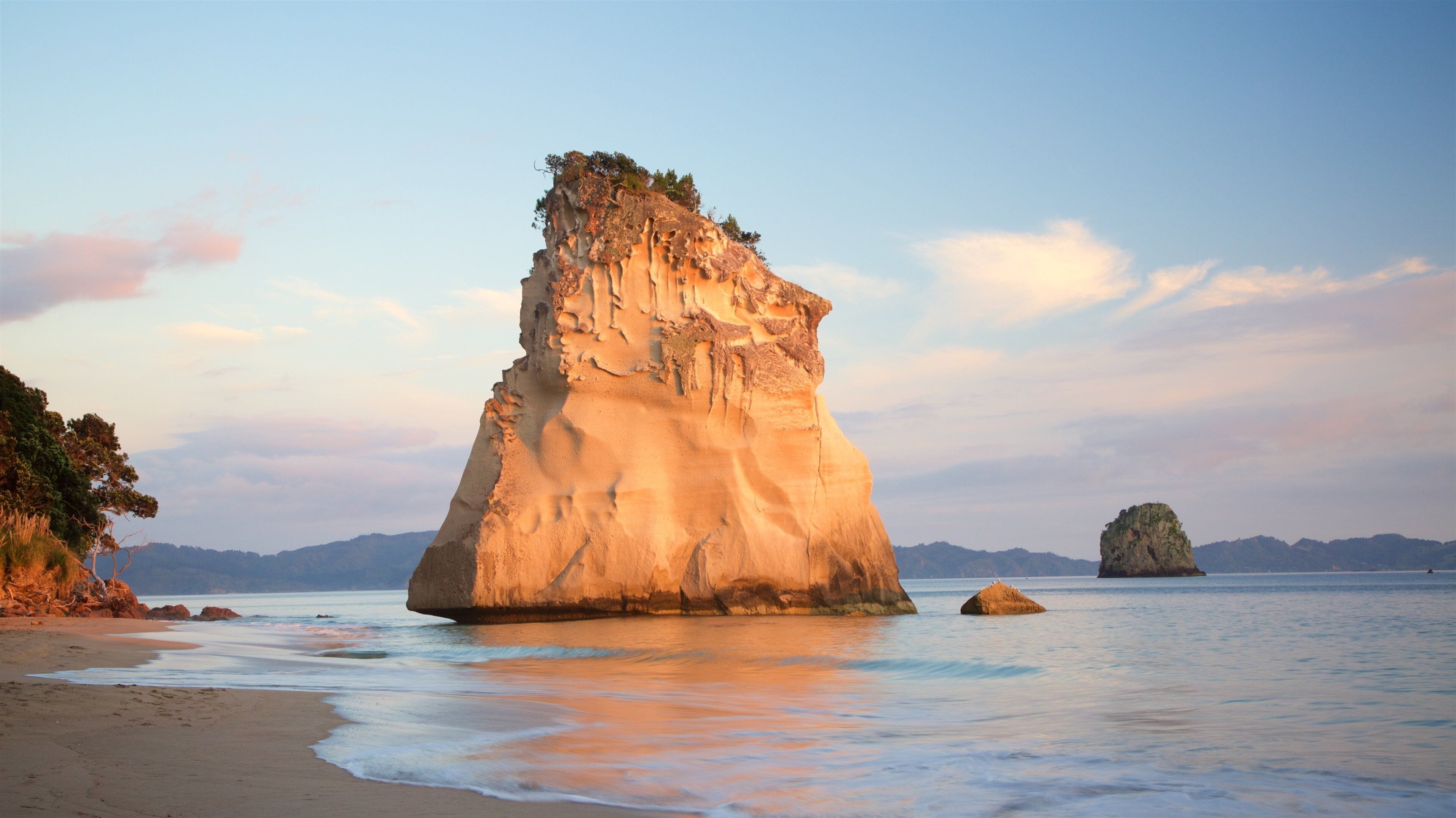 Cathedral Cove Beach