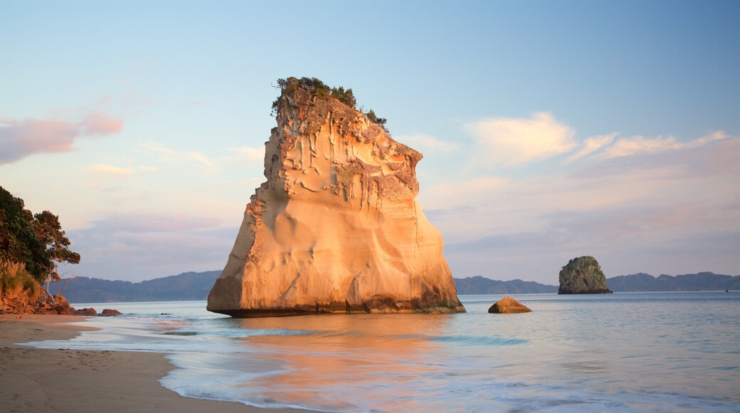 Cathedral Cove Beach