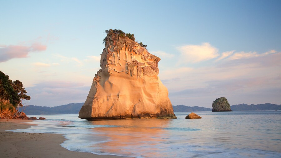 Cathedral Cove Beach
