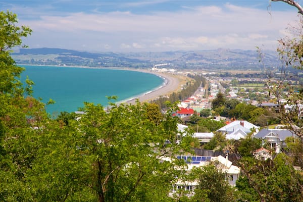 Guet du domaine de Bluff Hill qui includes ville cĂŽtiĂšre et vues littorales