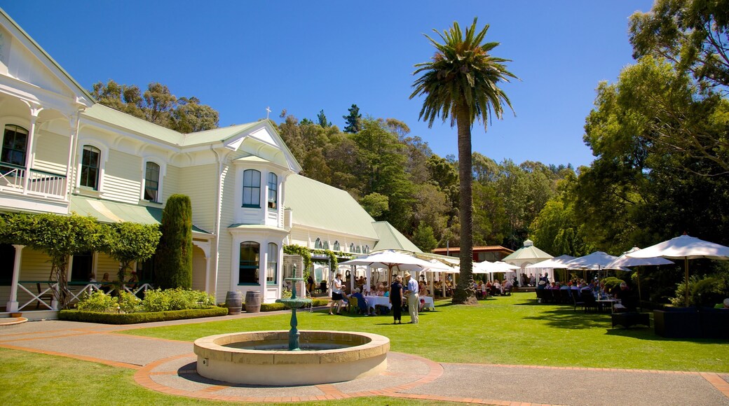 Mission Estate Winery showing a park and outdoor eating