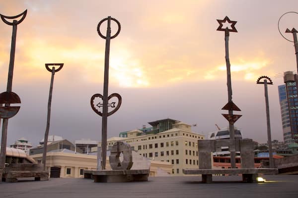 Civic Square qui includes art en plein air, coucher de soleil et ville