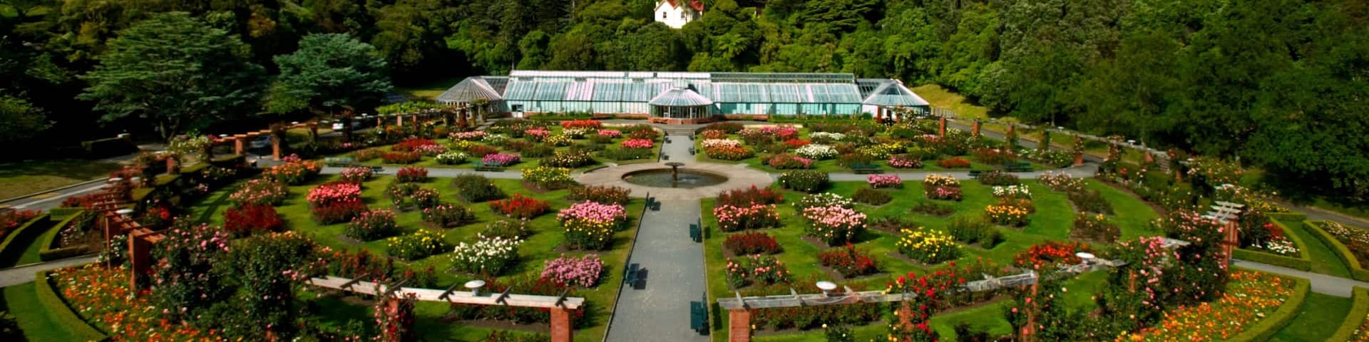 Jardins botaniques montrant scĂšnes forestiĂšres, fleurs et jardin