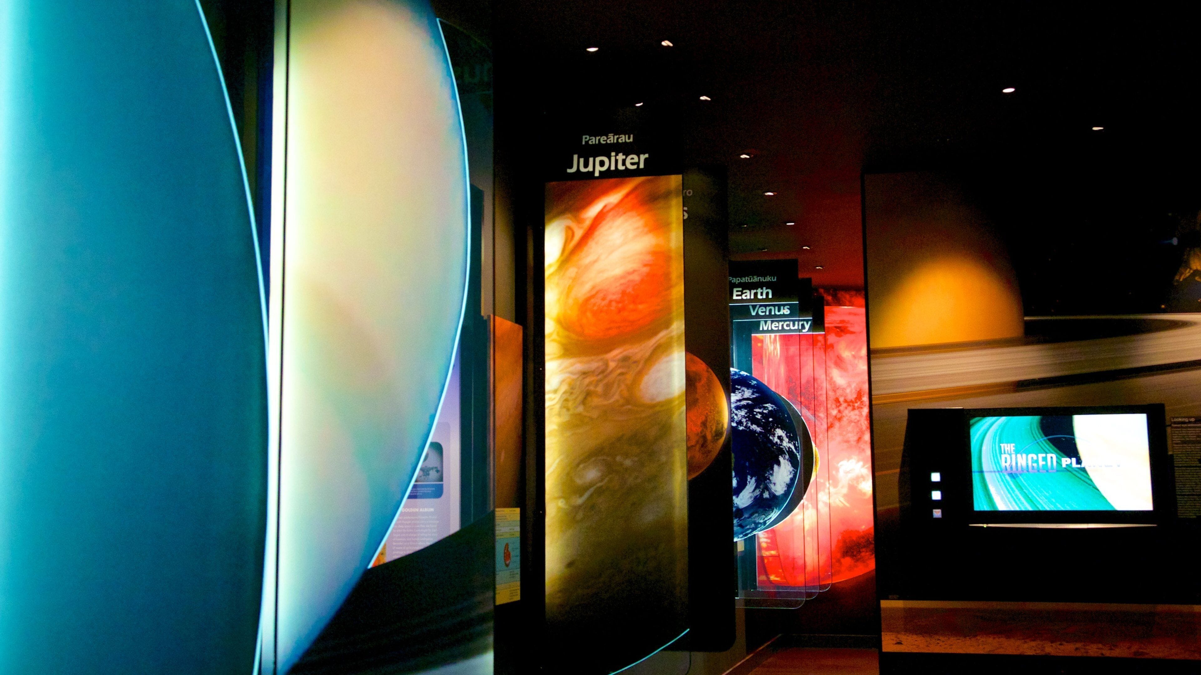 Carter Observatory which includes interior views and an observatory