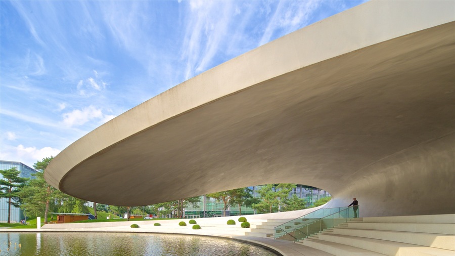 Volkswagen Autostadt Complex showing a lake or waterhole and modern architecture