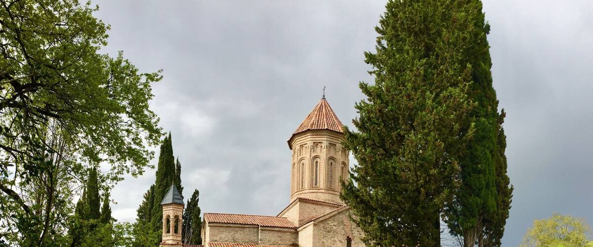 The Italko Monastery, 15km South-West of Telavi, in the 6th century was founded by Senon, one of the 13 Syrian missionaries. The original church dates back to the 8th century, but the church as seen today is from the 11th century with beautiful frescos on the inside. The monastery complex is enclosed by a wall and also houses 2 chapels and the ruins of monastery buildings.