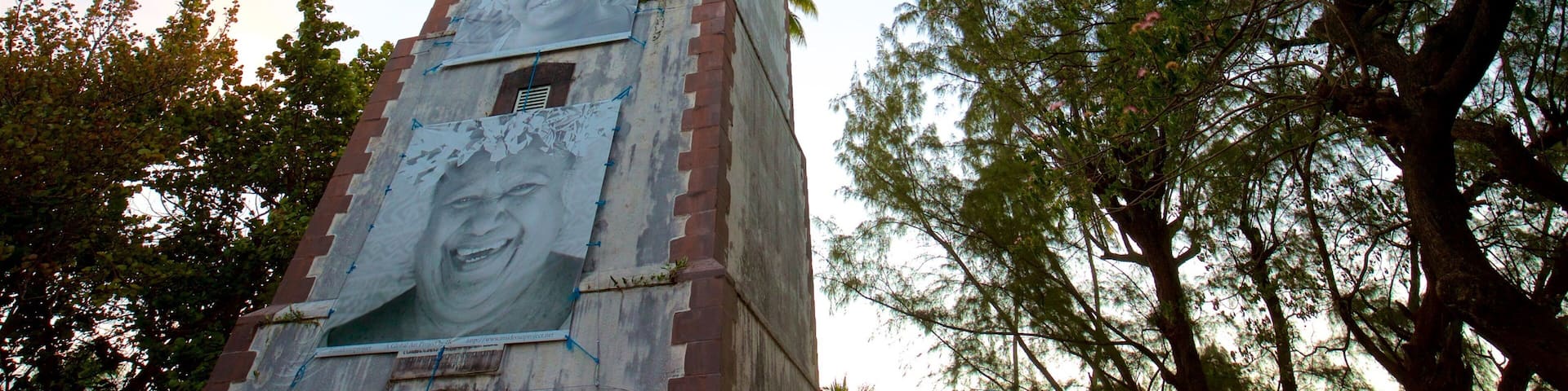 Phare de Pointe Vénus qui includes monument et coucher de soleil