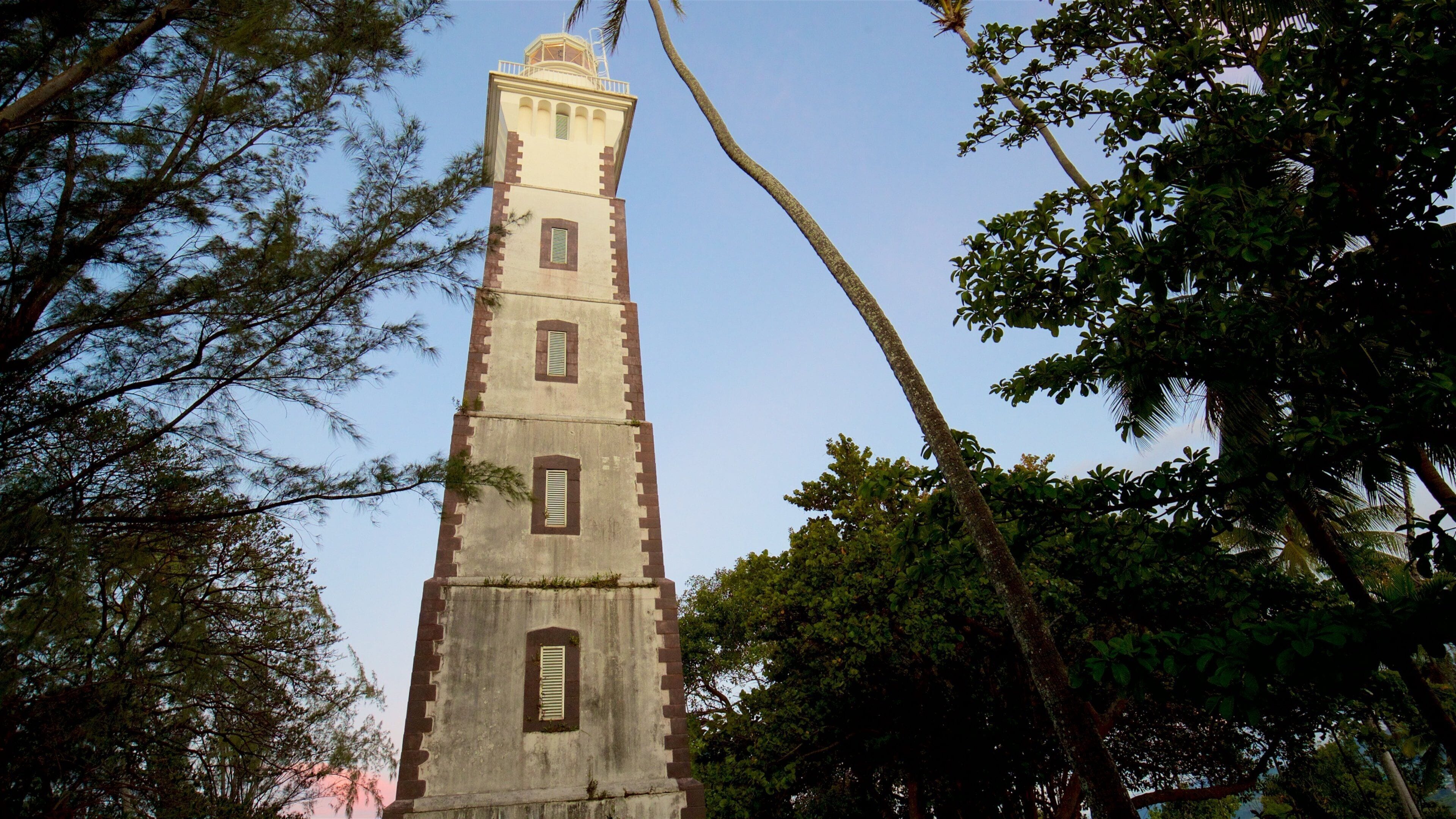 Phare de Pointe Vénus caracterizando um farol