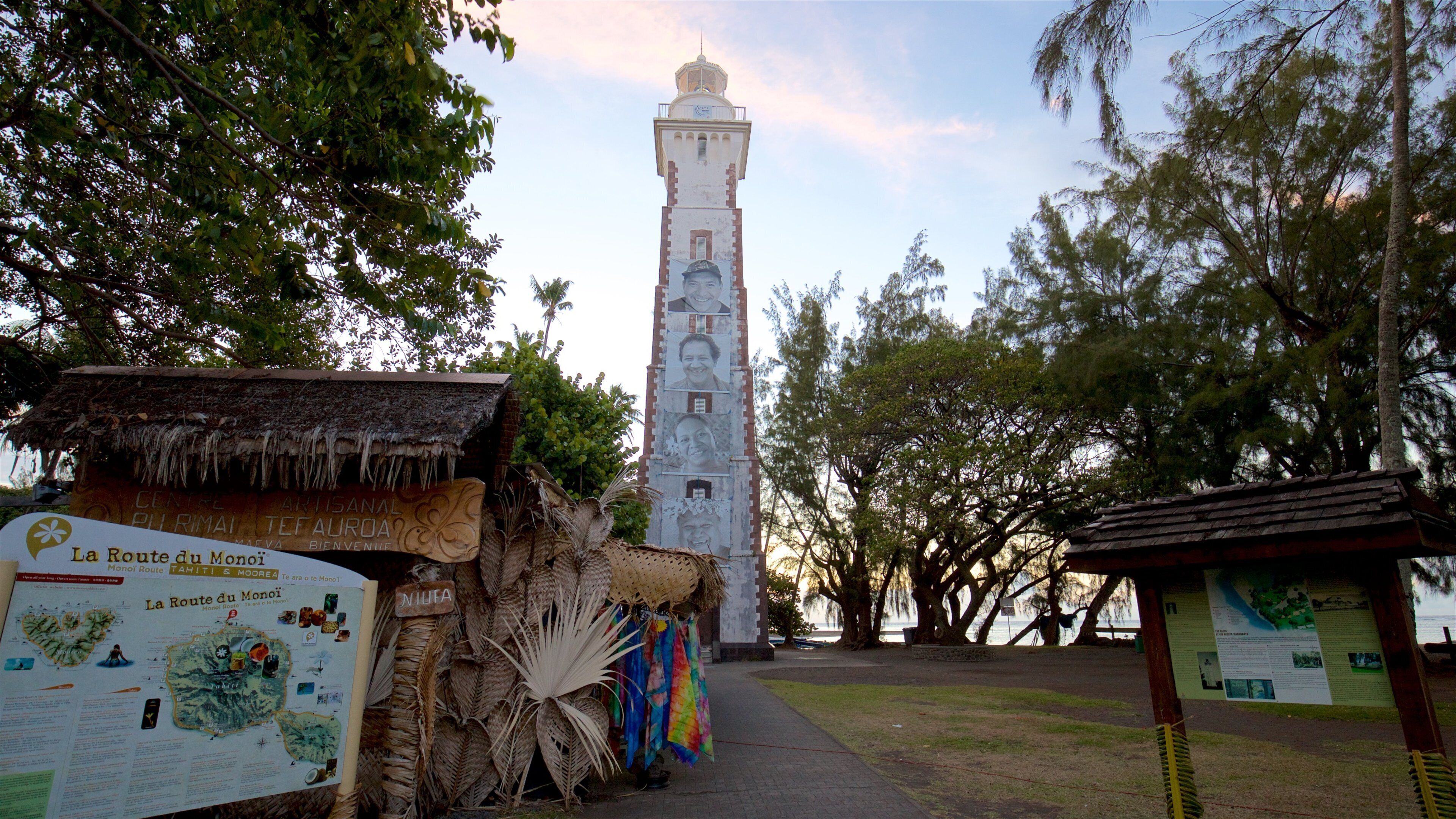 Pointe Venus Lighthouse showing a park and signage