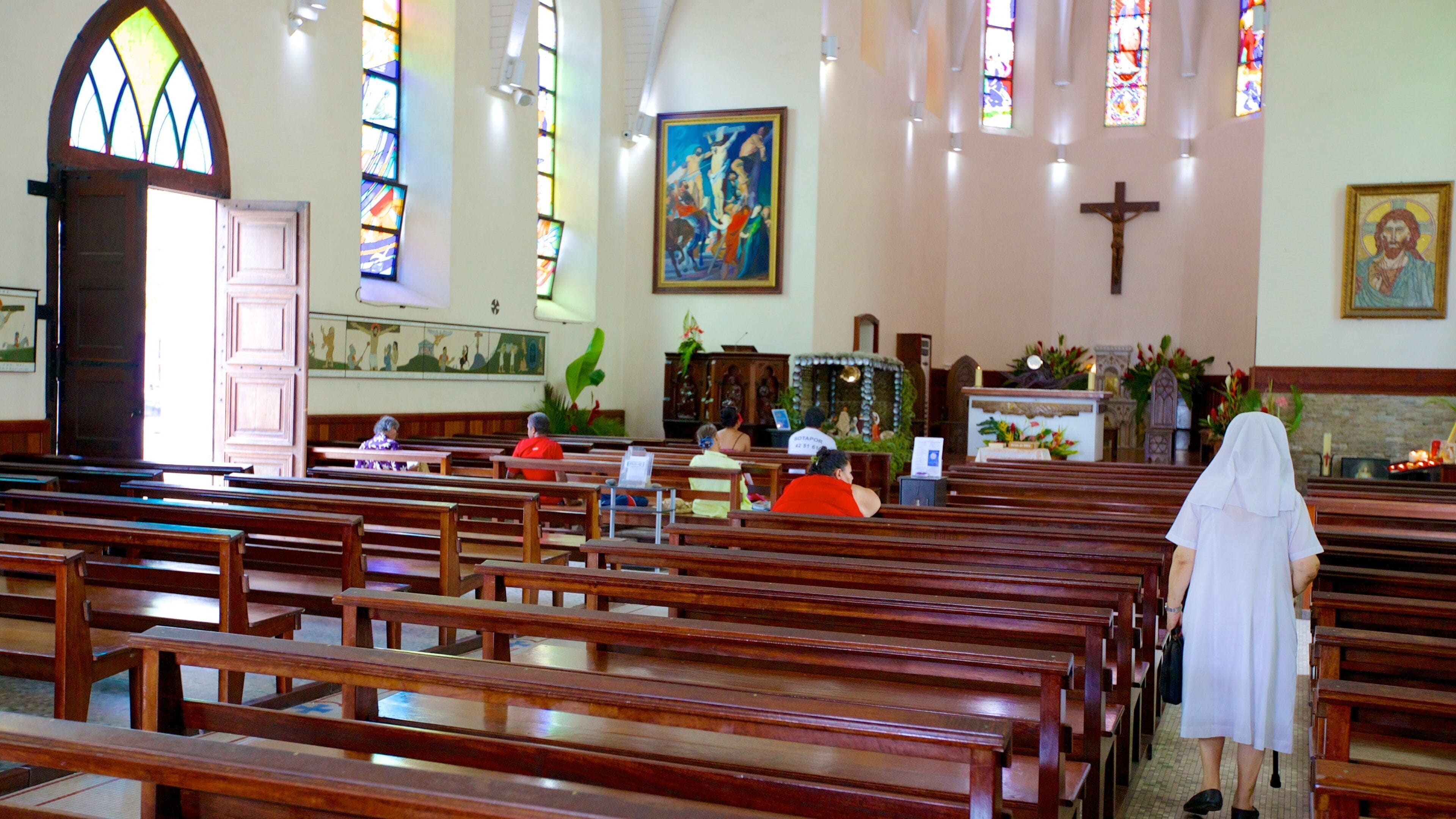 Cathedrale de L\'lmmaculee Conception showing religious elements, heritage architecture and interior views