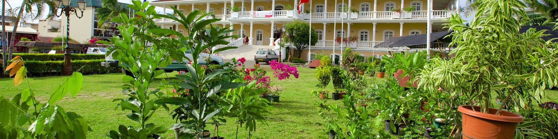 Papeete Town Hall which includes a garden and heritage architecture