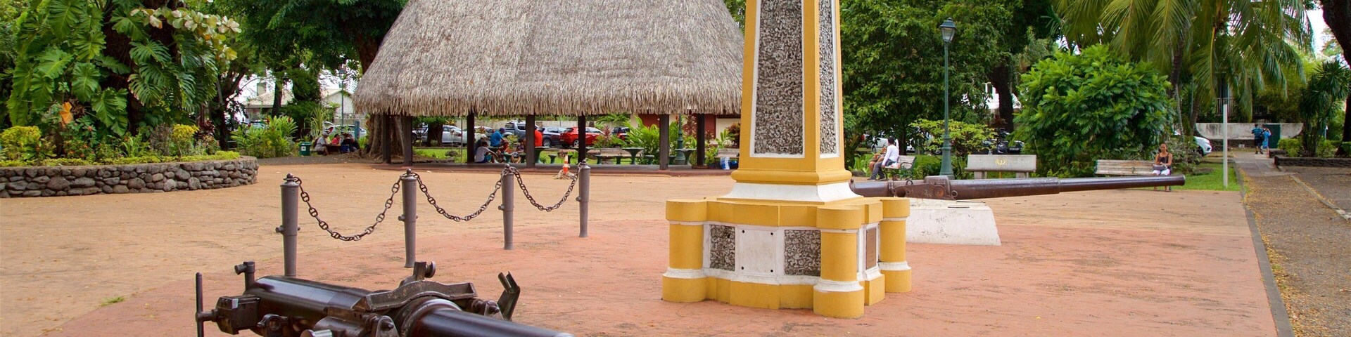 Parc Bougainville featuring a park, heritage elements and military items