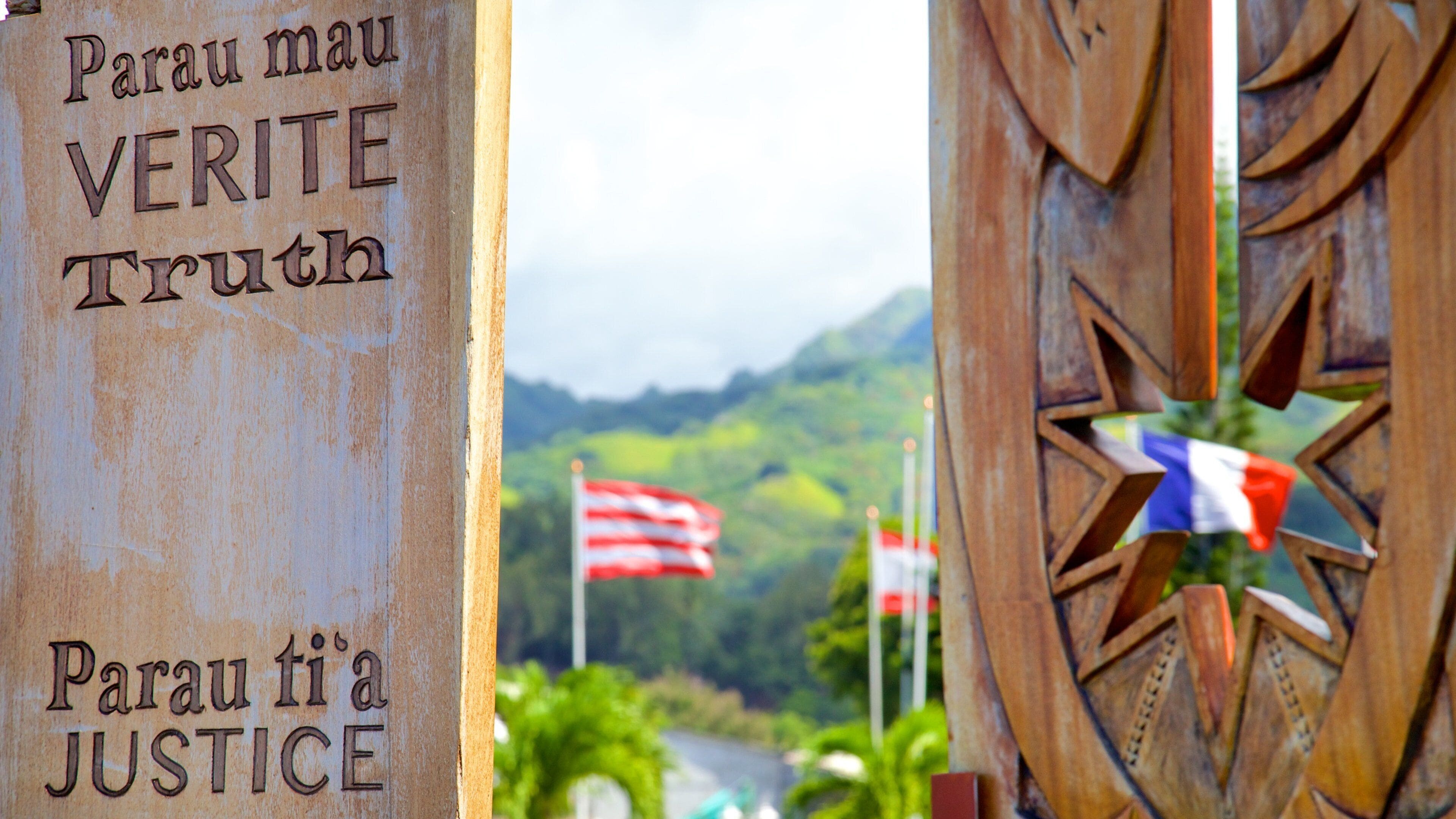 Place Jacques Chirac que incluye una estatua o escultura y señalización