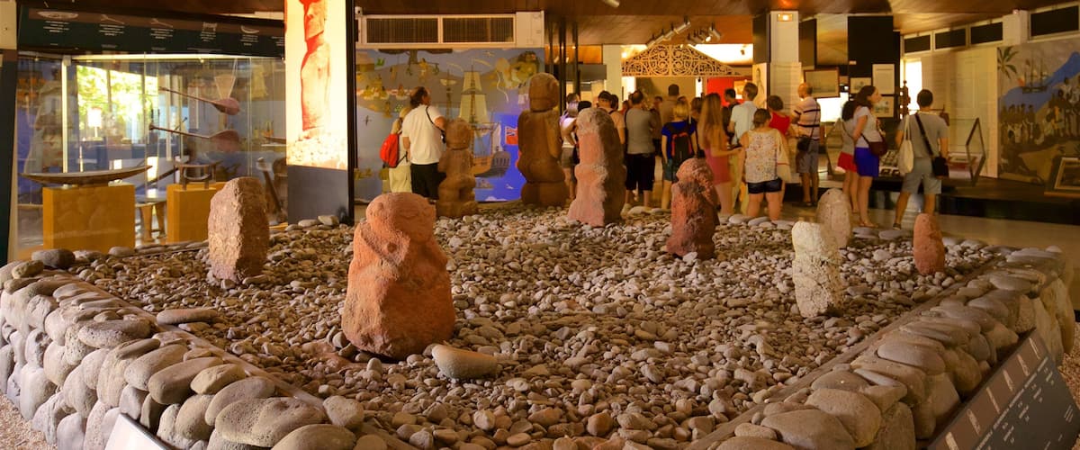 Bảo tàng Tahiti cho thấy cảnh nội thất và văn hóa bản địa cũng như nhóm nhỏ