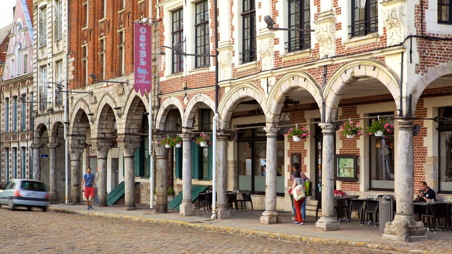 Grand Place which includes cafe scenes