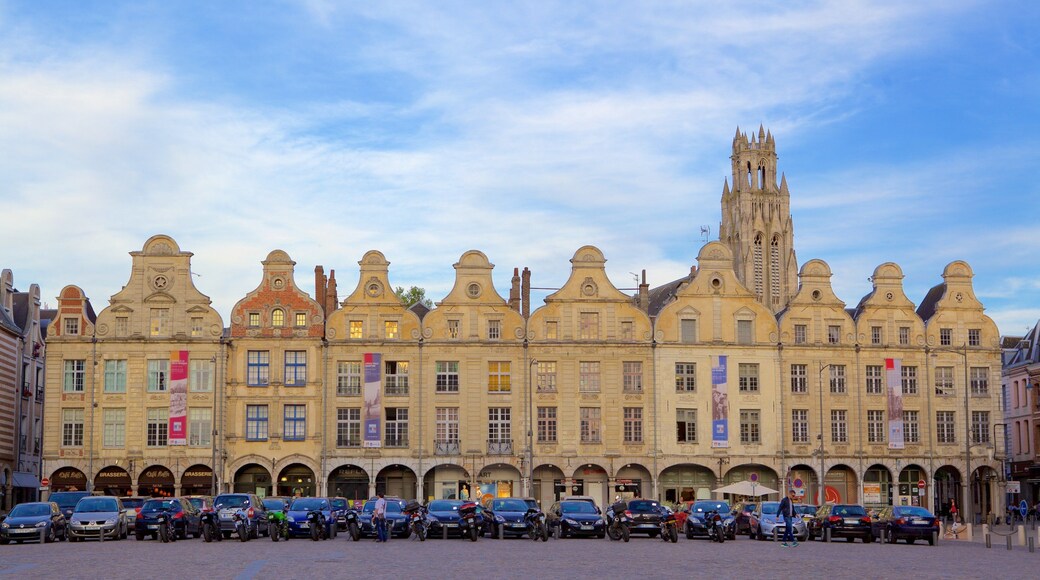 Place des Heros featuring heritage elements