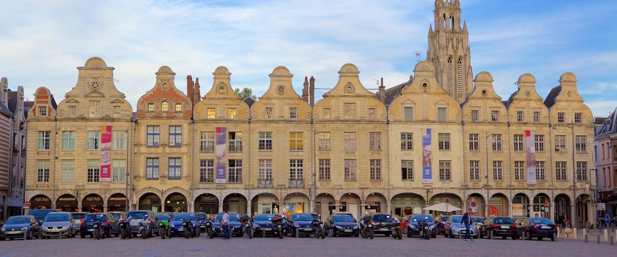 Place des Heros featuring heritage elements