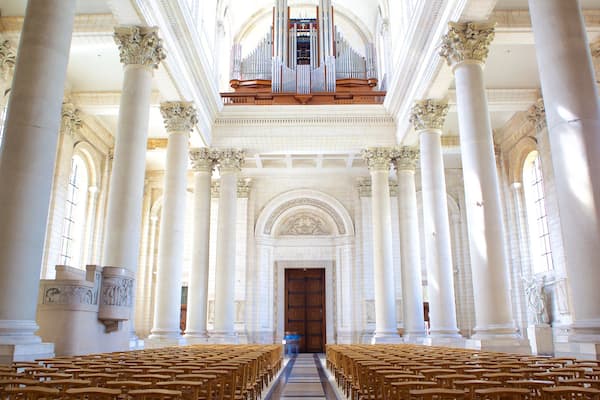 Kathedrale Notre-Dame mit einem Kirche oder Kathedrale, Geschichtliches und Innenansichten