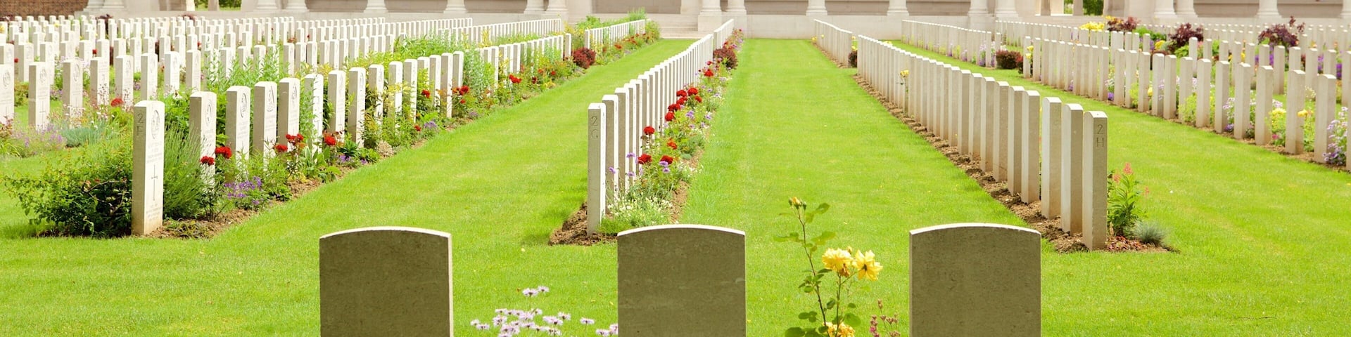 Cementerio de guerra de Arras mostrando un cementerio