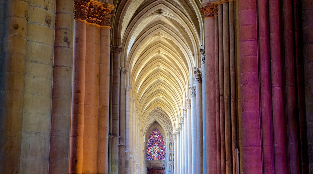 Reims Cathedral which includes heritage elements, heritage architecture and a church or cathedral