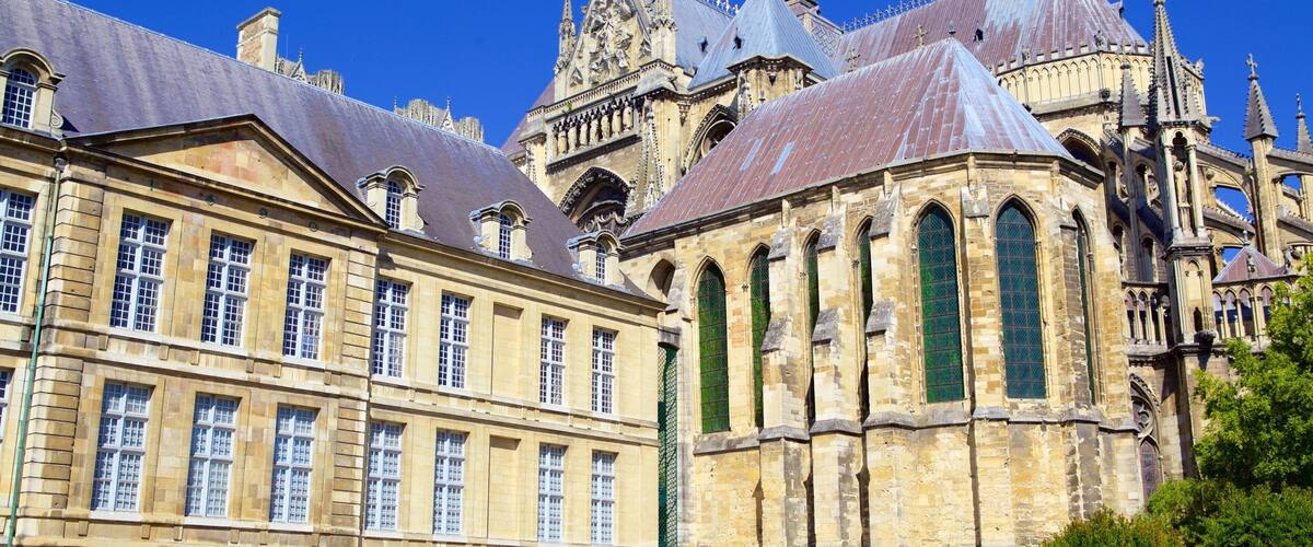 Tau Palace which includes heritage elements and heritage architecture