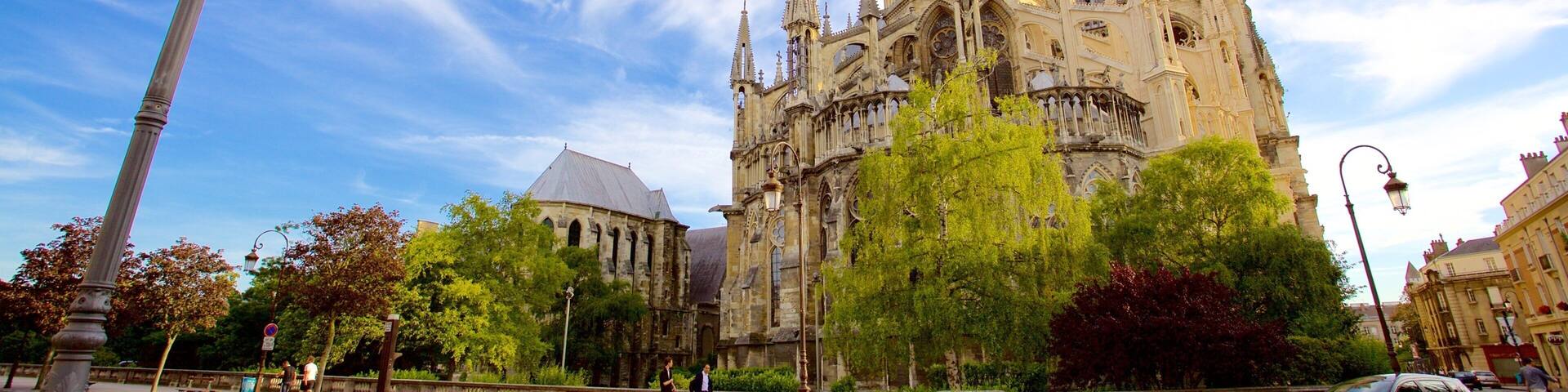 Mars Gate which includes a garden, a castle and heritage elements
