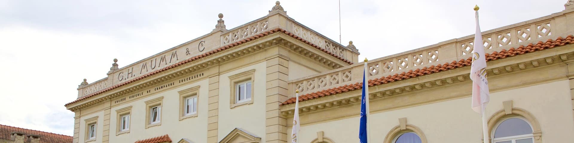 Mumm showing a park and heritage elements