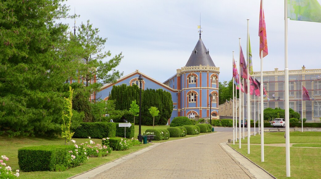 Reims featuring heritage elements and a garden
