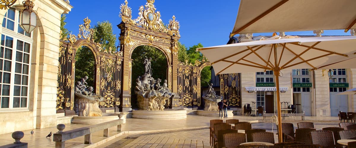 Place Stanislas showing outdoor eating and heritage elements