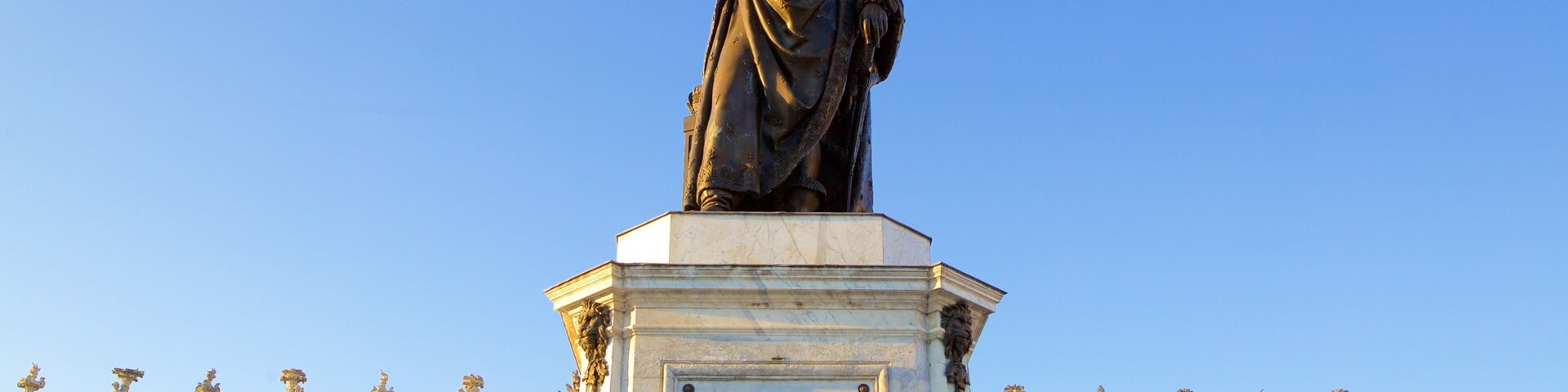 Place Stanislas showing a statue or sculpture