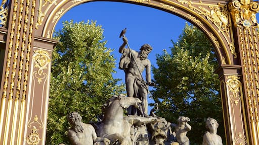 Place Stanislas som visar en staty eller skulptur och historiska element