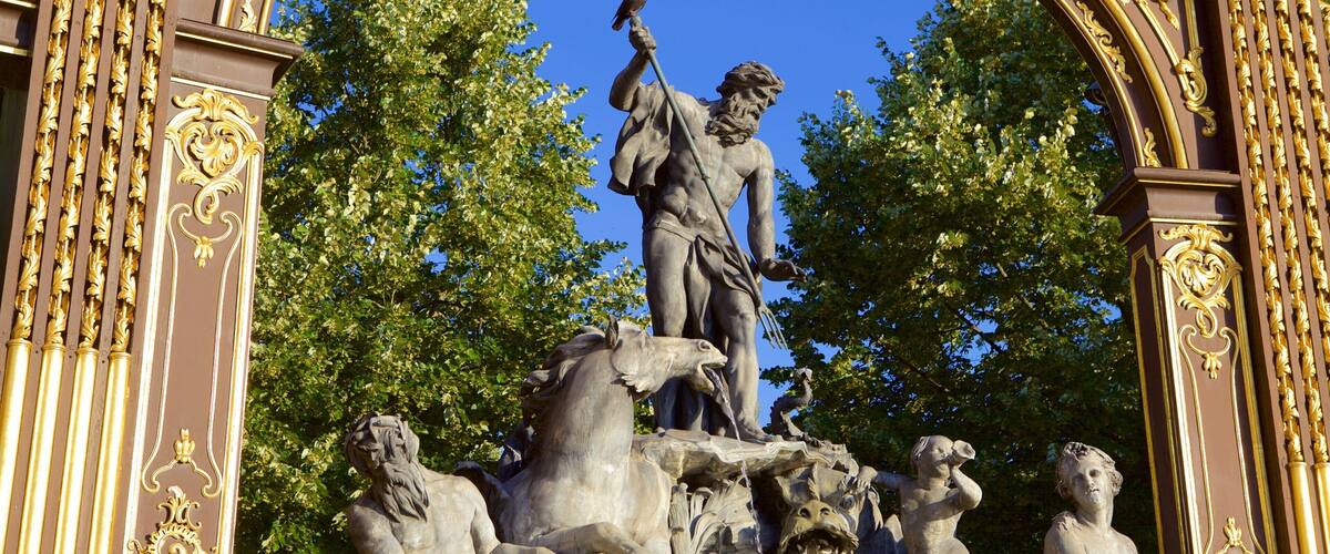 Place Stanislas which includes heritage elements and a statue or sculpture
