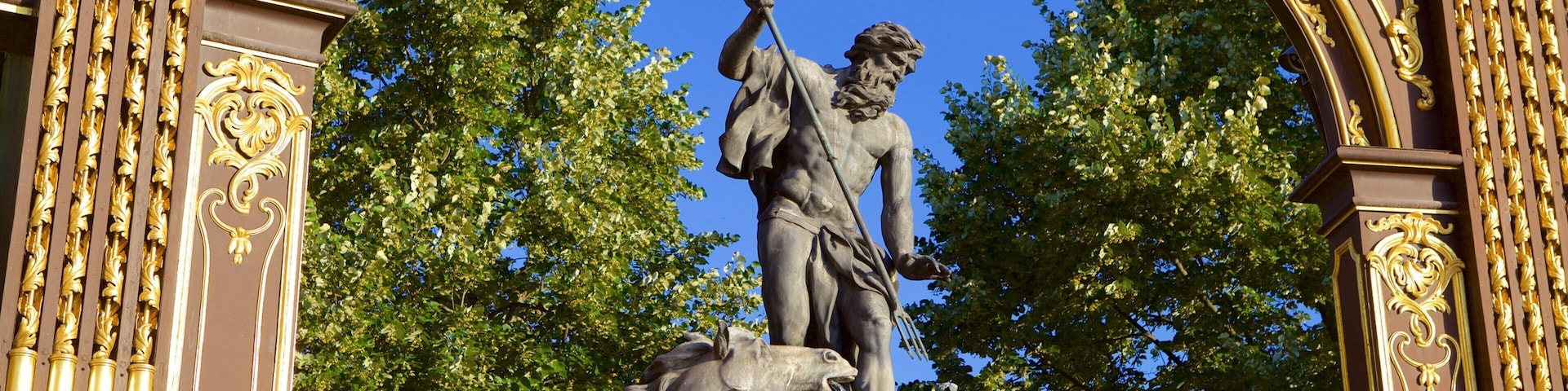 Place Stanislas showing a statue or sculpture and heritage elements