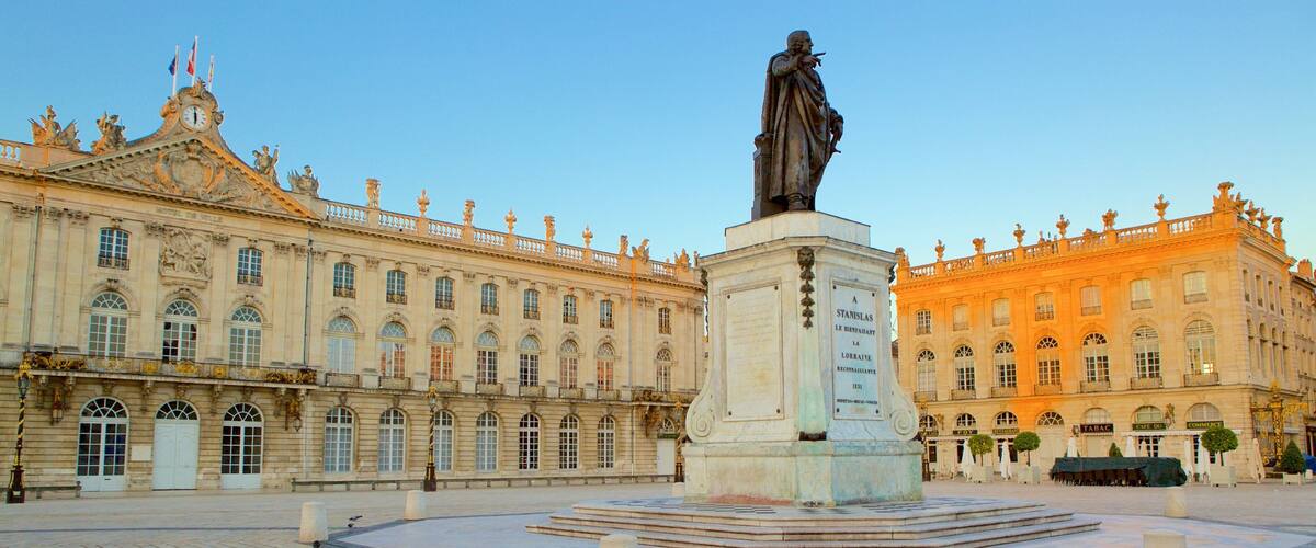 Nancy Hotel de Ville showing a square or plaza and a statue or sculpture
