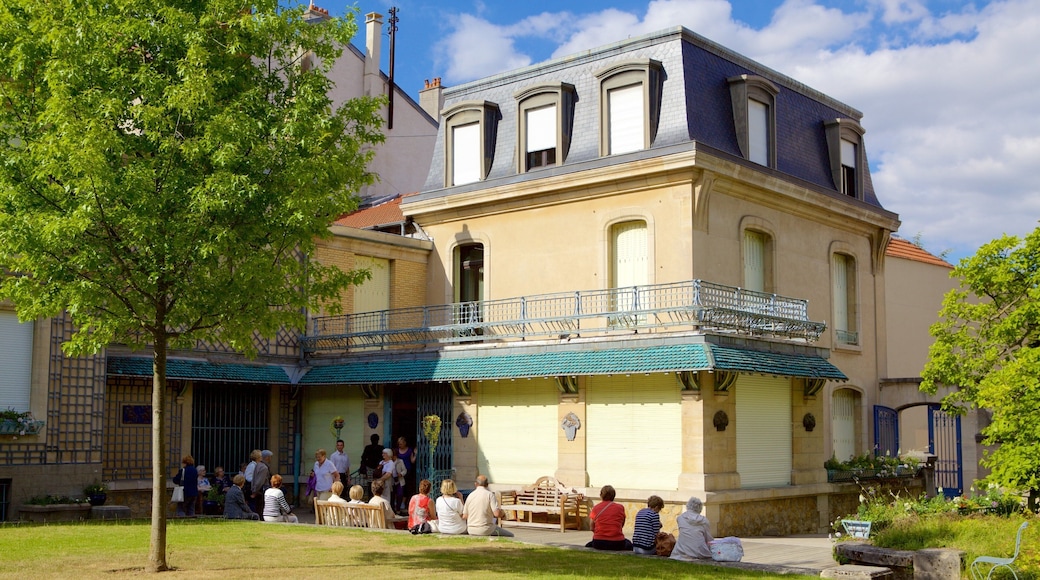 Musee de l\'Ecole de Nancy which includes a park