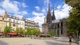Kathedrale von Clermont-Ferrand das einen Kirche oder Kathedrale, Statue oder Skulptur und Platz oder Plaza