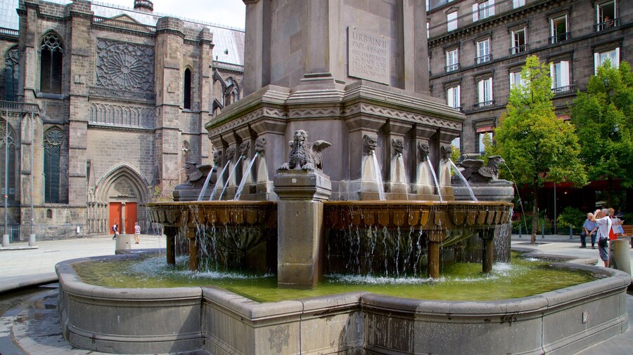 Clermont-Ferrand Cathedral which includes heritage architecture, a church or cathedral and a fountain