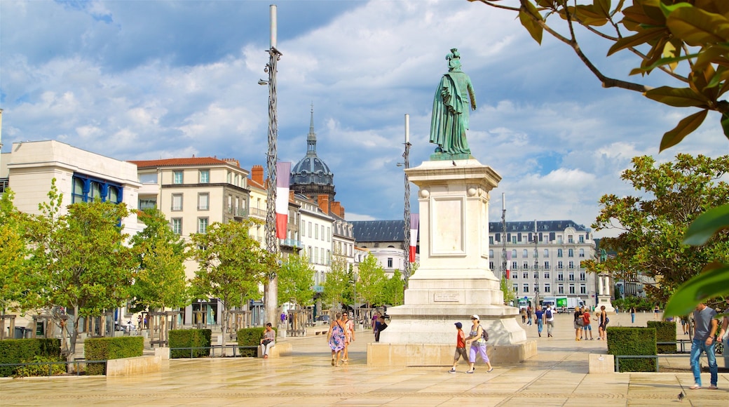 Place de Jaude which includes a monument, a square or plaza and a city