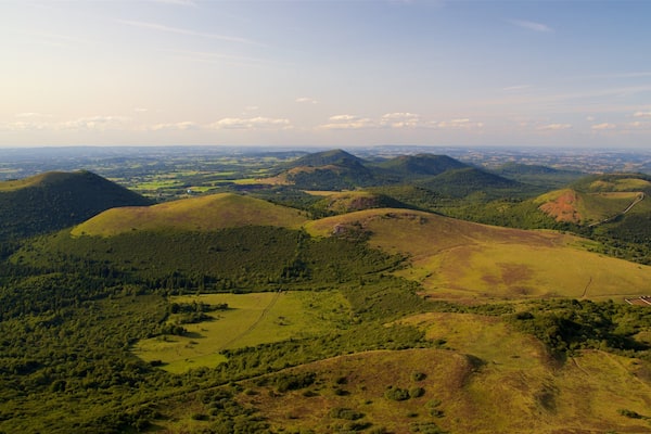 Puy-de-DĂŽme montrant panoramas, coucher de soleil et scĂšnes tranquilles