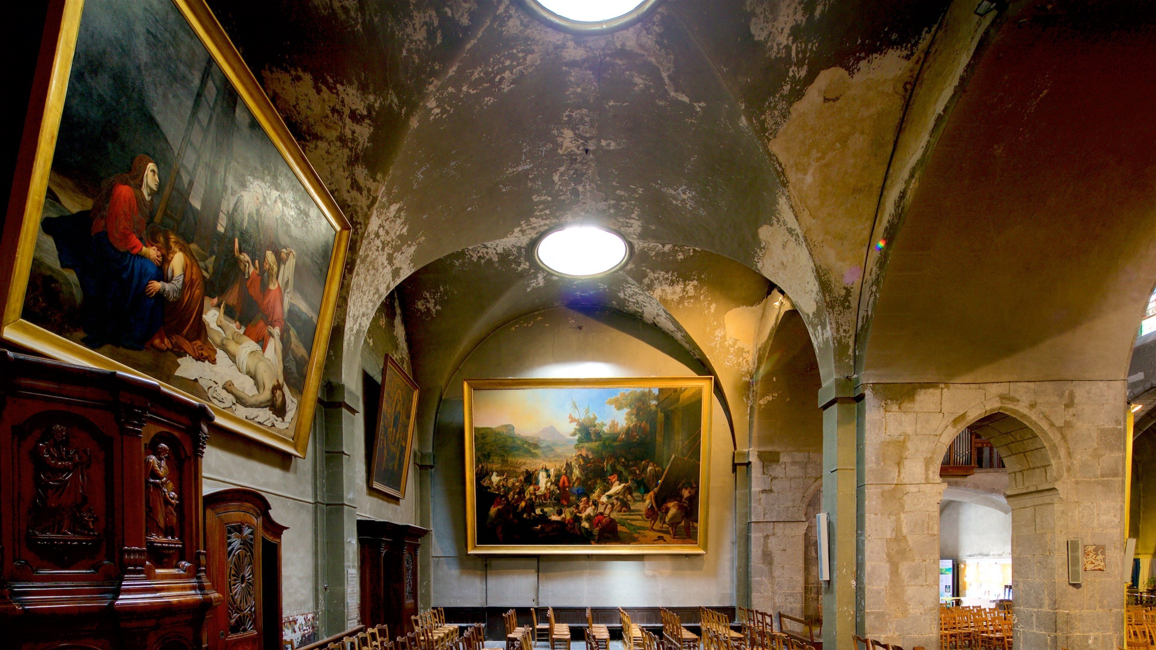 Igreja de Notre-Dame-du-Marthuret mostrando aspectos religiosos, elementos de patrimônio e vistas internas