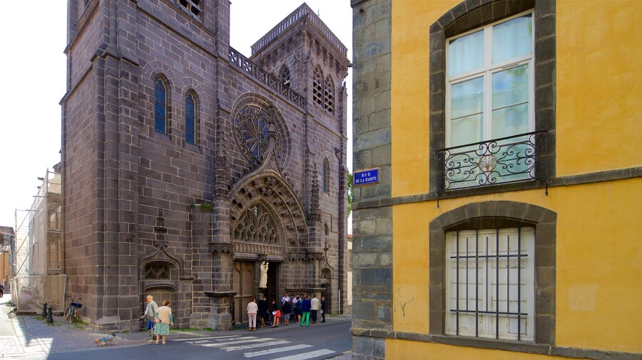 Church of Notre-Dame-du-Marthuret showing a church or cathedral and heritage architecture